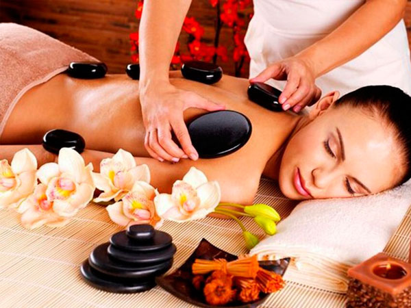 Massage đá nóng